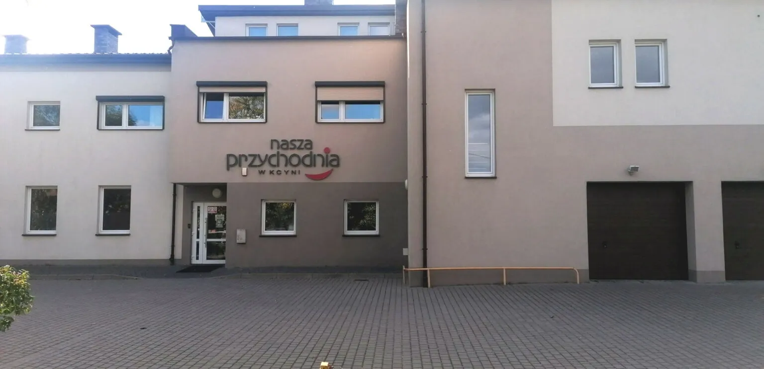 Budynek NZOZ Nasza Przychodnia przy ul. Nowej 15 w Kcyni